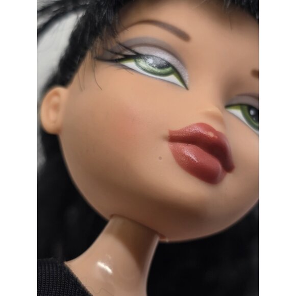 Bratz Behind the Scene Fashion Doll Amelie Haute Couture- BROKEN FINGERS READ - Picture 7 of 16
